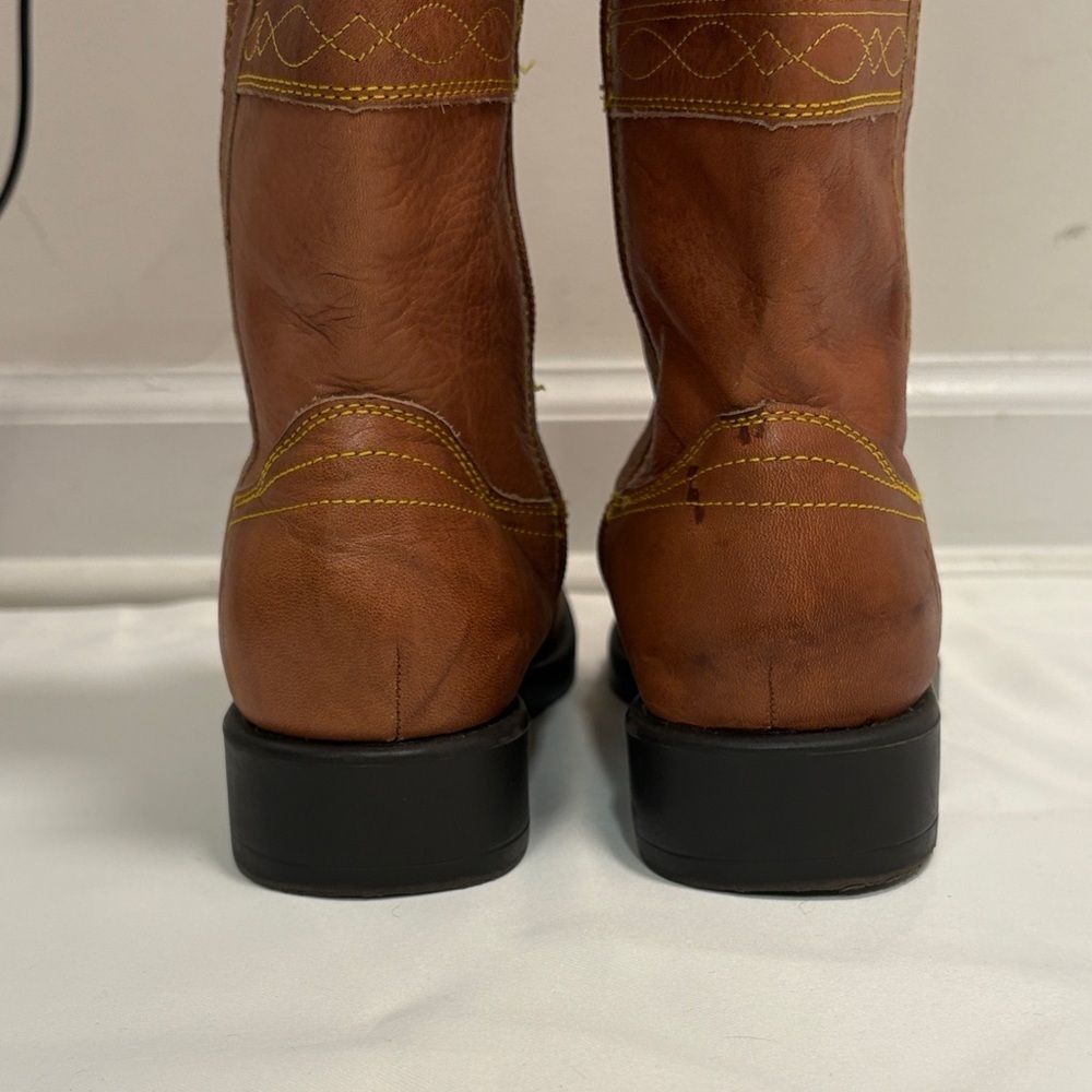 FRYE TAN KIDS HEELED BOOTS. - Picture 5 of 9